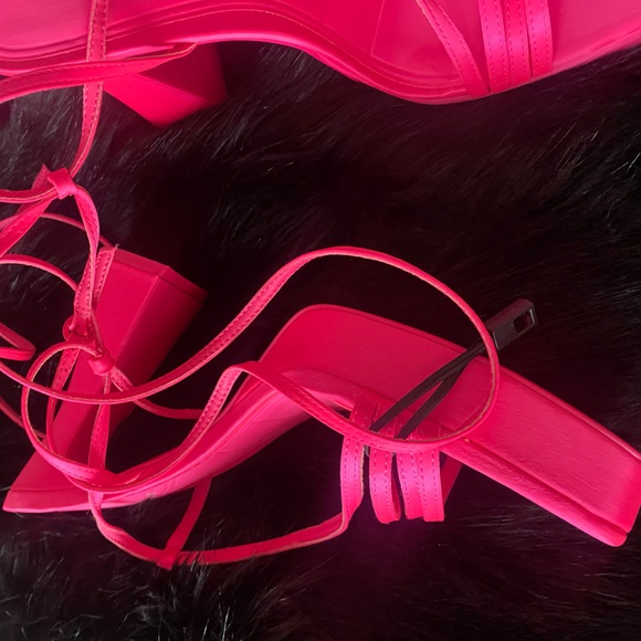 Neon pink strap sandals not used - Picture 2 of 3